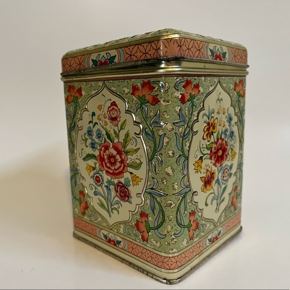 •Vintage Repousse Hinged Tea Tin Made In Holland• - Picture 3 of 7